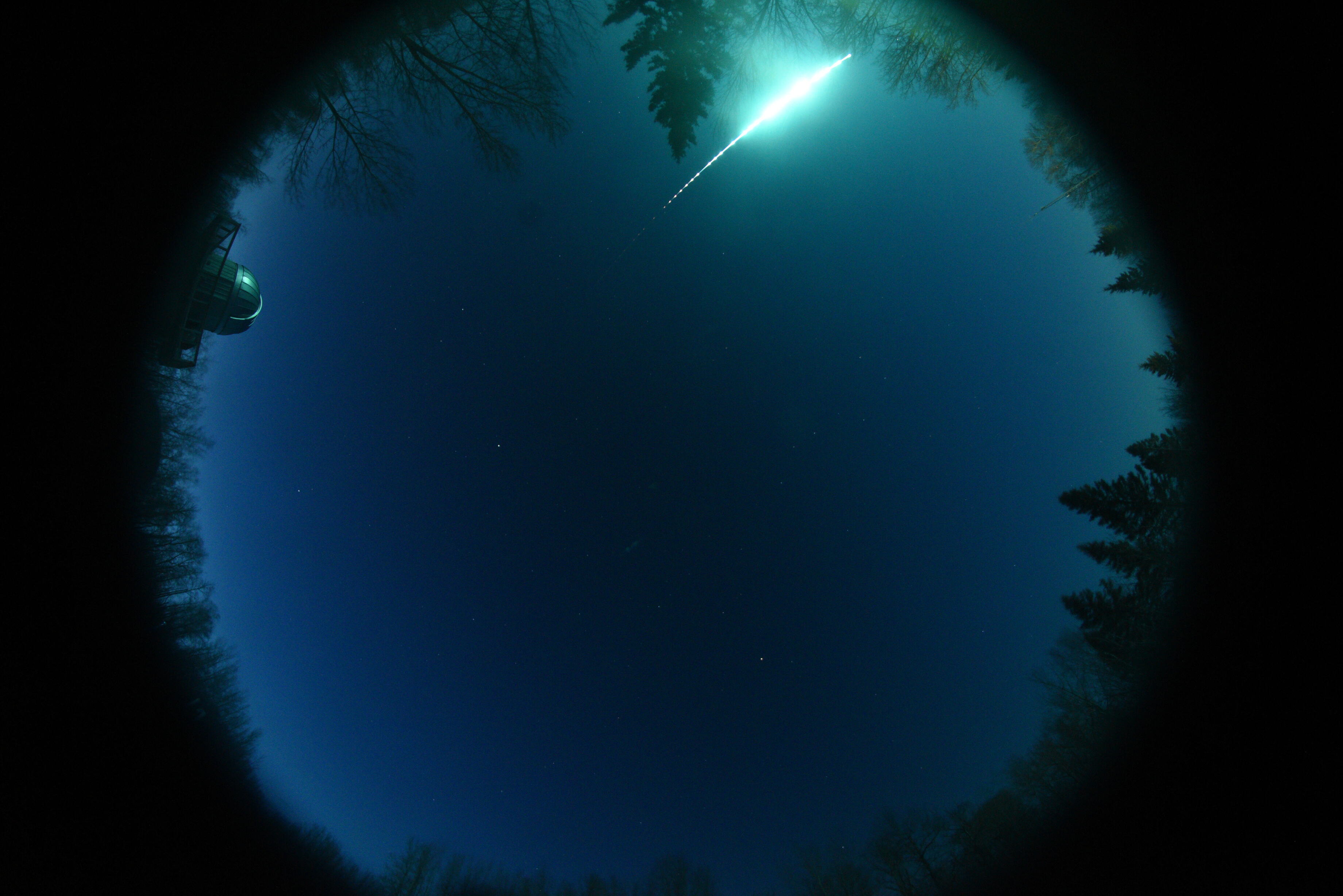 The fireball captured by the MORP 2.0 GFO camera at Miquelon Lake (credit: MORP 2.0, University of Alberta).