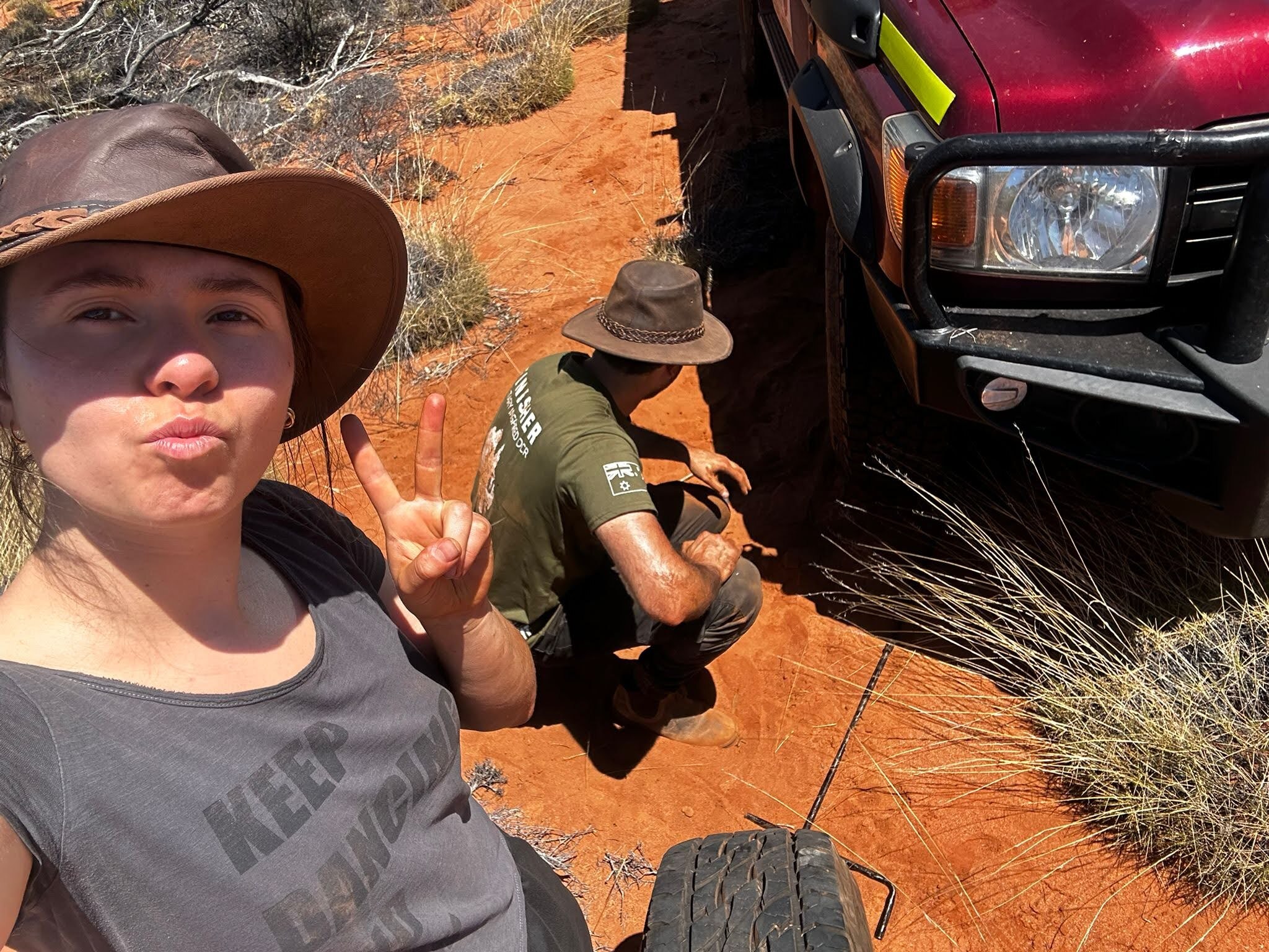 Dale and Iona changing the punctured tyre.
