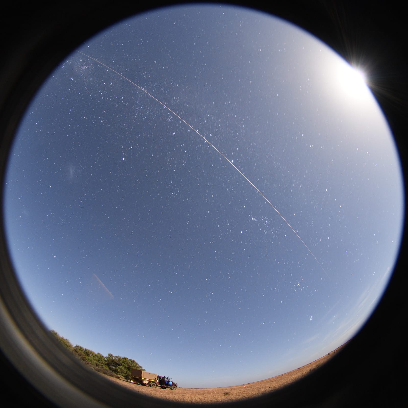 The fireball left by the re-entry of the Hayabusa-2 capsule, seen from Coober Pedy (credit: Desert Fireball Network, Curtin University).